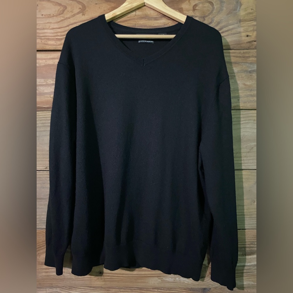 Claiborne 100% merino wool V-neck sweater. 2XLT Black.Great condition